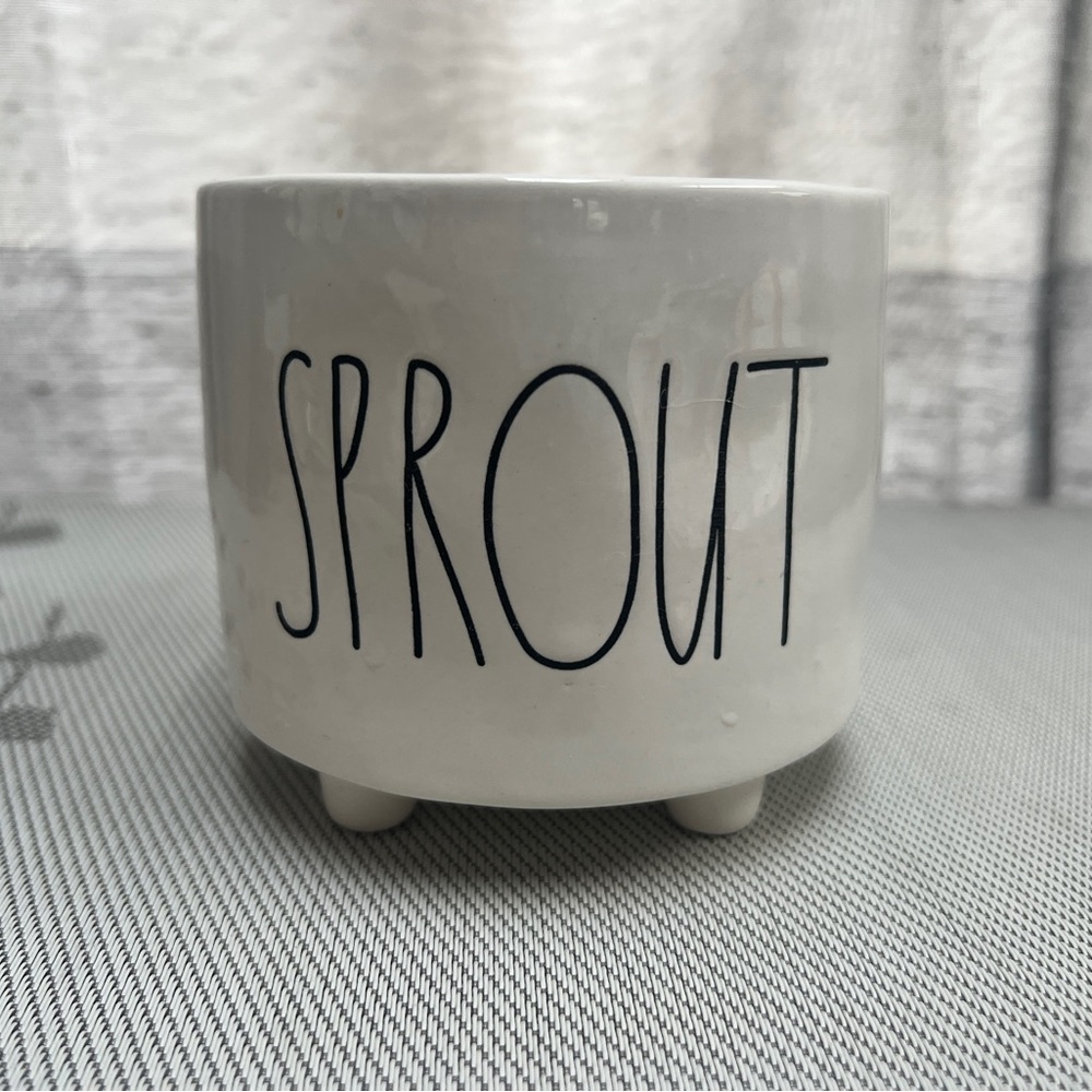 Rae Dunn SPROUT Planter with Feet